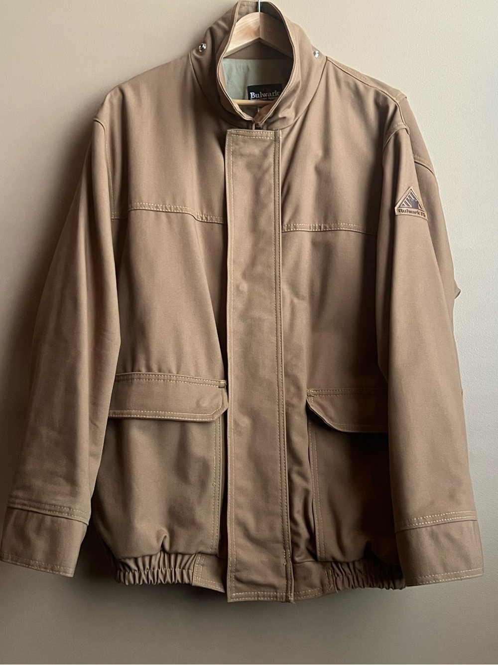 Bulwark Men's Tan flame resistant heavy weight work Bomber Jacket. Large.